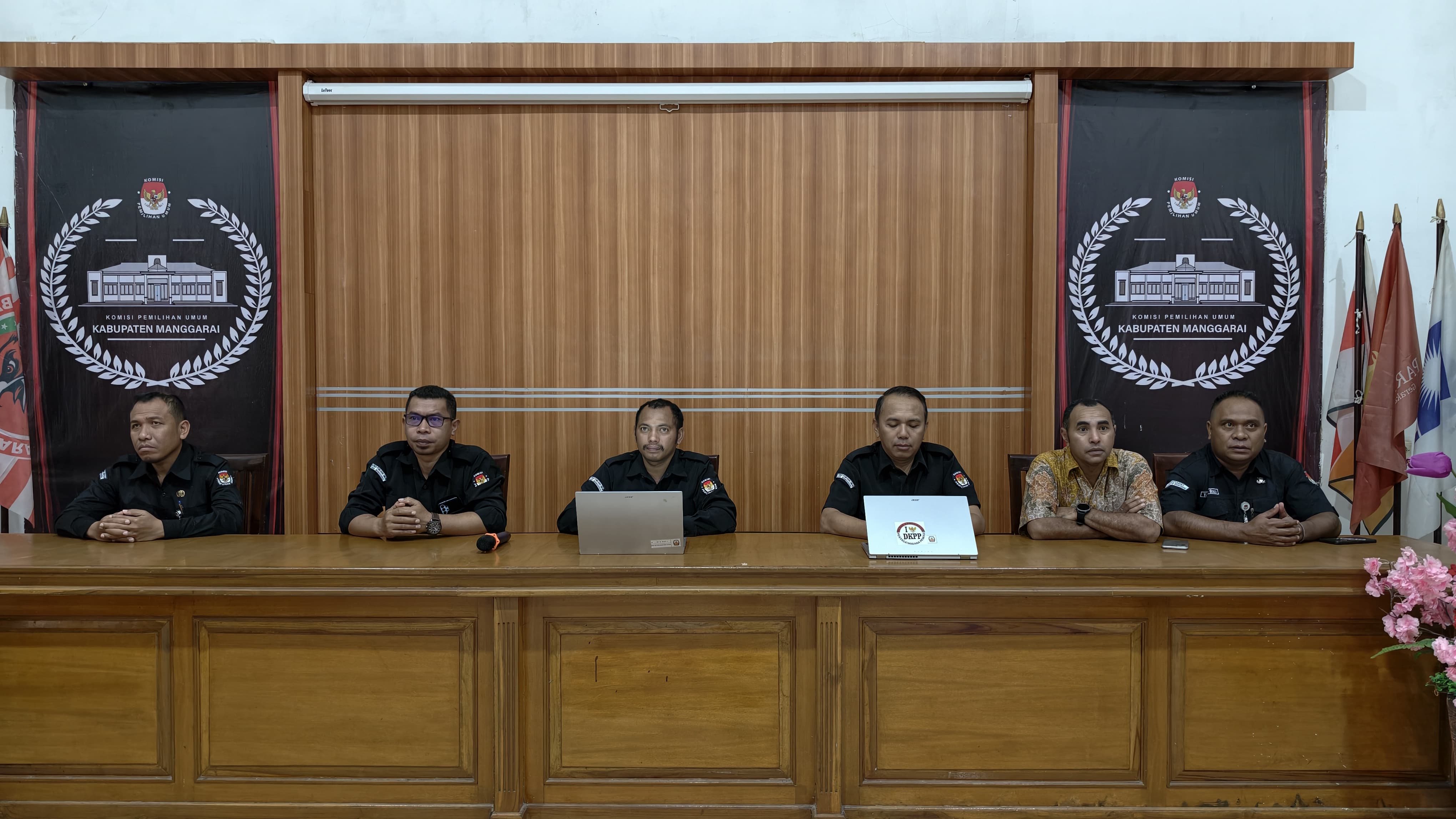 Ketua dan Anggota KPU Manggarai menghadiri daring Kopi Parmas part 10, Rabu (04/02/2026). 